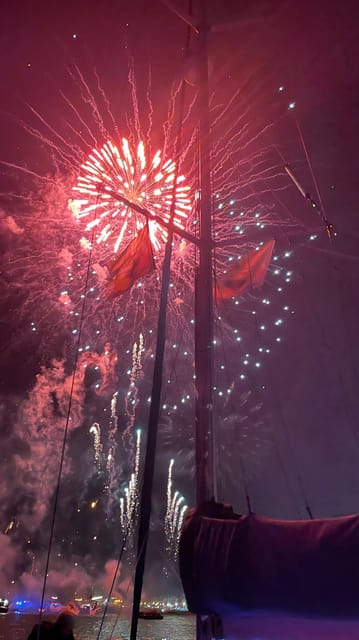Lisbon: New Year's party on sailboat tour 2026 to 2027 - The Tagus River fireworks view from a small sailboat