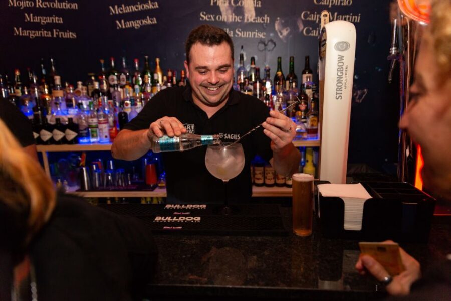 Lisbon Non-Alcoholic Pubcrawl: Soft drinks & Mocktails - Pink Street: the 1-hour unlimited open bar of sodas or 2 mocktails