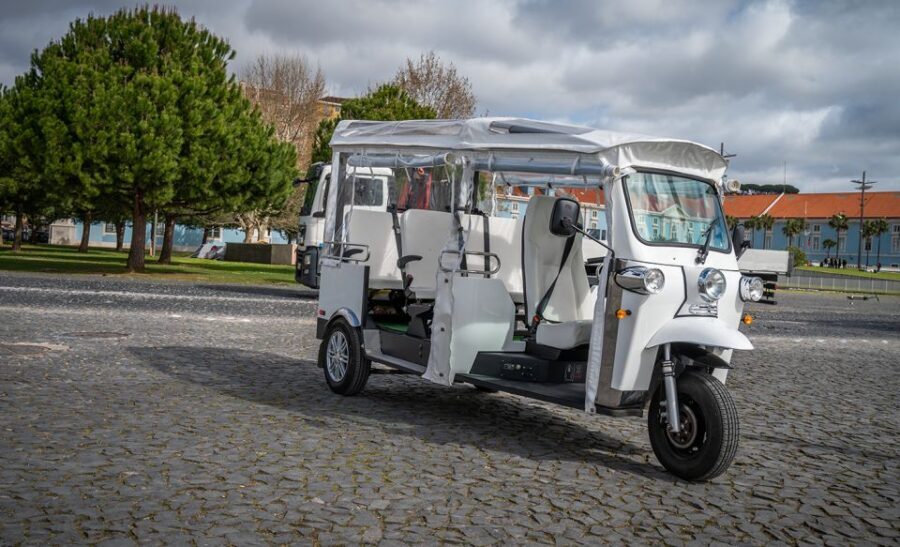 Lisbon: Old Town City Tour by Private Tuktuk - Lisbon Cathedral to Santa Luzia and Portas do Sol: the viewpoint strategy