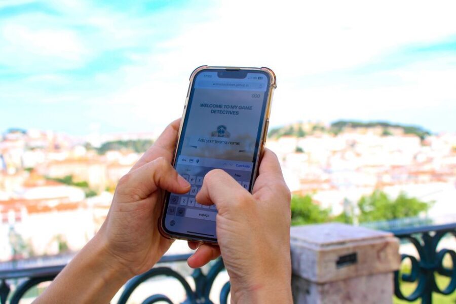Lisbon: Old Town Immersive Escape Game with Live Actors - Languages and guide expectations in the real world