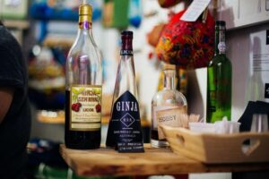 Lisbon: Private Evening Tour with Drinks & Bites in Alfama - Alfama after dark: what the guide helps you notice