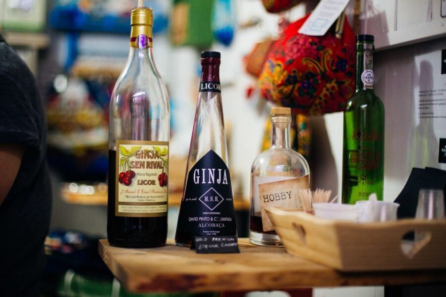 Lisbon: Private Evening Tour with Drinks & Bites in Alfama - Alfama after dark: what the guide helps you notice