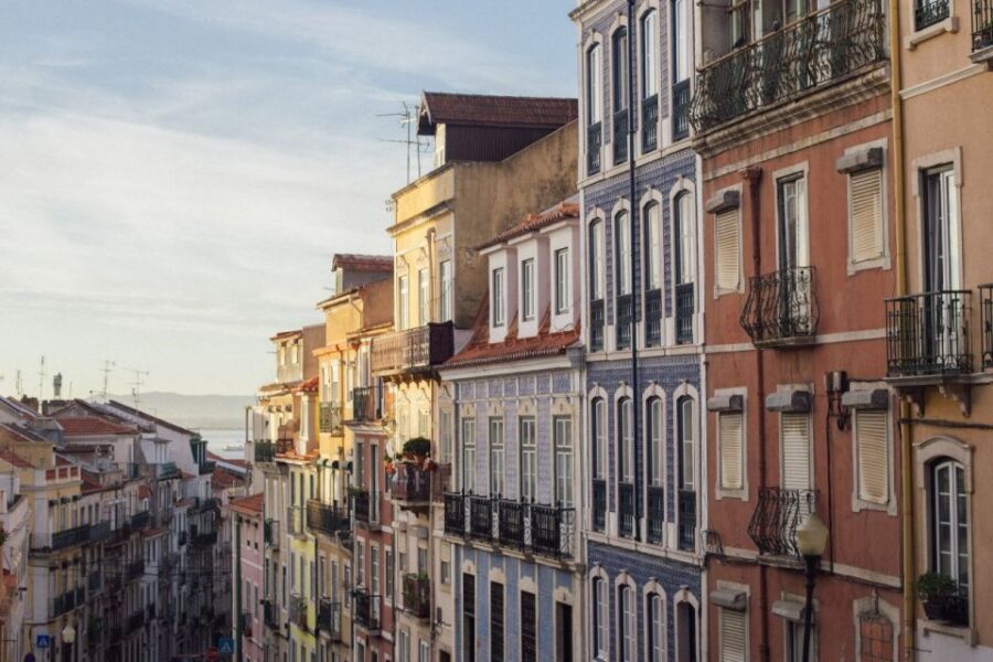 Lisbon: Private Food & Wine City Tour by Eco Tuk Tuk - Food and wine tastings: what you’ll actually taste on the ride