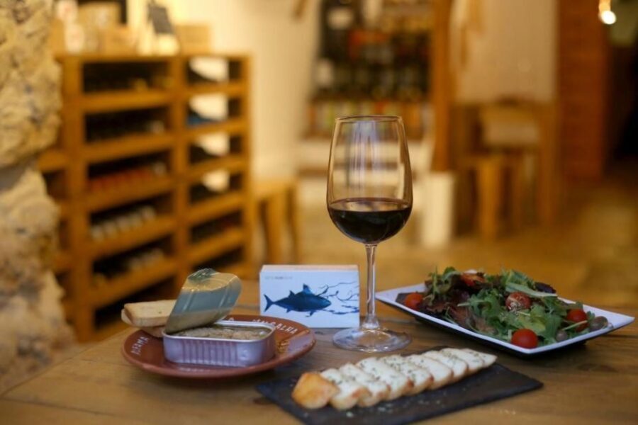 Lisbon: Private Food & Wine City Tour by Eco Tuk Tuk - Pickup points and how not to lose time before the tour starts