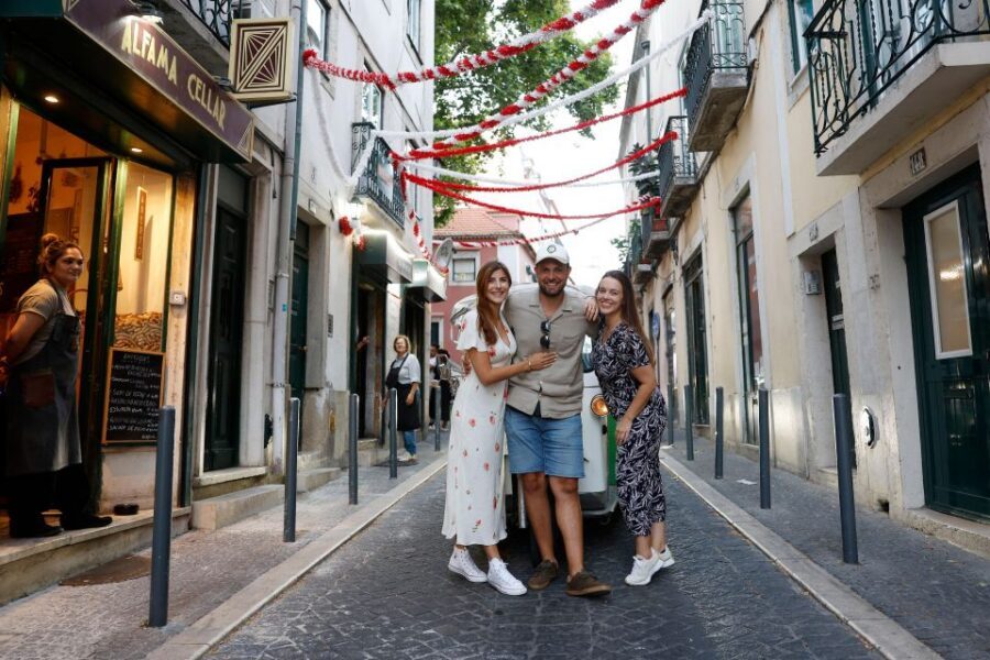 Lisbon: Private Guided Tour by Electric Tuk Tuk - Largo do Carmo and the tour wrap-up in the center
