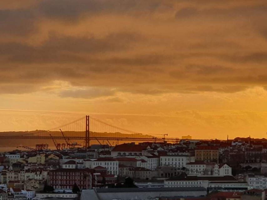 Lisbon: Private Highlights Tuk-Tuk Tour with Tapas and Wine - A Tuk-Tuk Tour That Works With Lisbon’s Hills