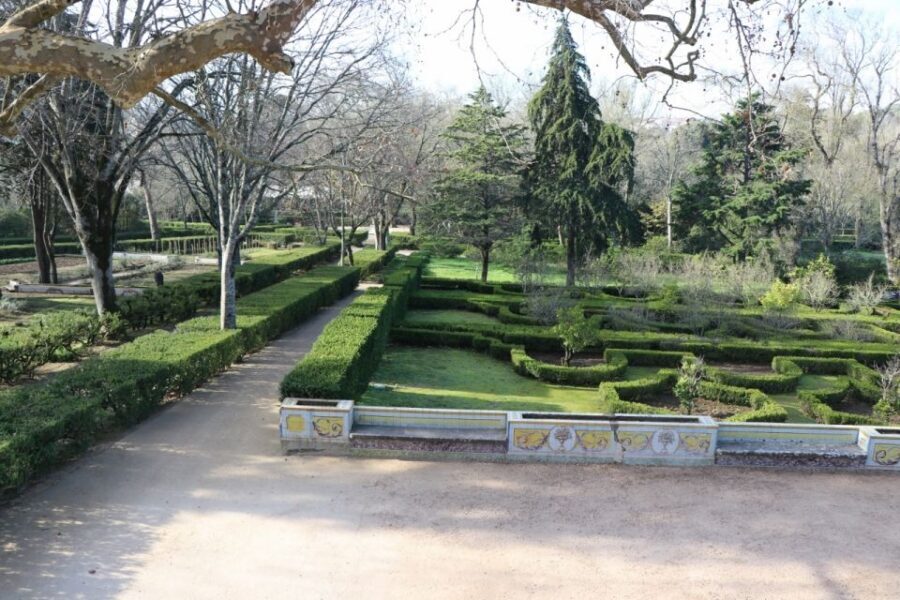 Lisbon: Private Historical Tour to Queluz and Ajuda Palaces - Should you book this Queluz and Ajuda private tour?