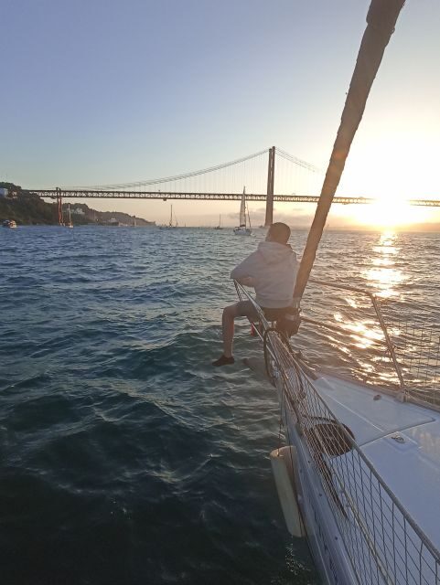 Lisbon: Private Sailboat Tour on Tagus River - Alcântara dock to Commerce Square: your fast orientation of Lisbon