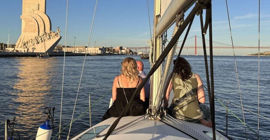 Lisbon: Private sailboat tours on Tagus River - 25 de Abril Bridge and Commerce Square: The City’s Big Geometry