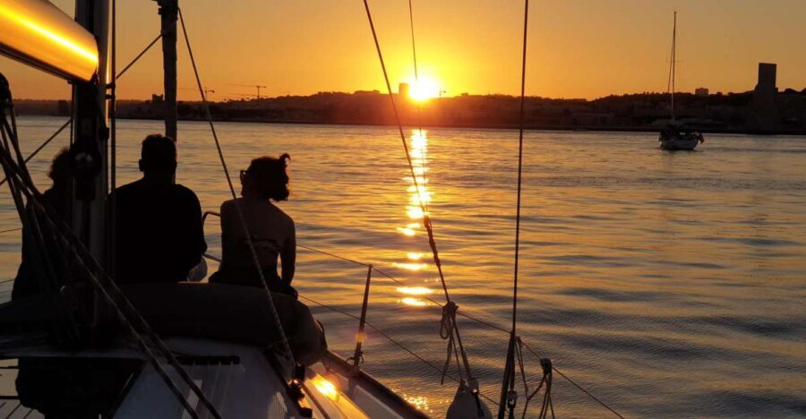 Lisbon: Private Sunset Cruise with Portuguese Wine - Meeting at Padrão dos Descobrimentos: start where the views begin