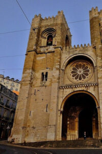 Lisbon: Private Tour by Tuk Tuk - Starting at Restauradores Square and the Rossio-to-Sintra thread