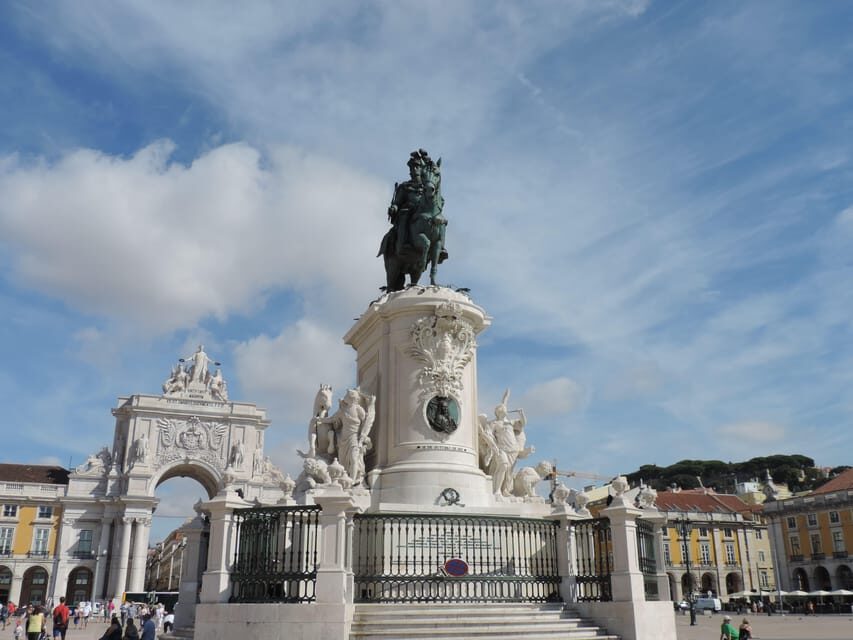 Lisbon Private Tour in Spanish - Weather, rain, and your comfort checklist