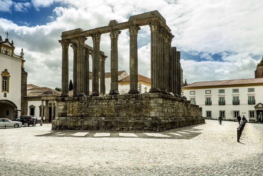 Lisbon: Private Tour to Évora and Cork Factory - São Francisco Church: 15th and 16th century replacement work