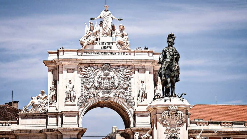 Lisbon: Private Tuktuk Tour with History & Music - Key highlights worth your attention