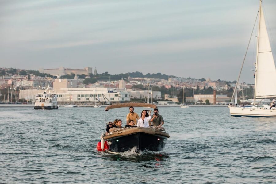 Lisbon: Relax in the Waves - Open Bar and Snacks at Sunset - Getting started at Ondas de Angelo (where to find the boat)