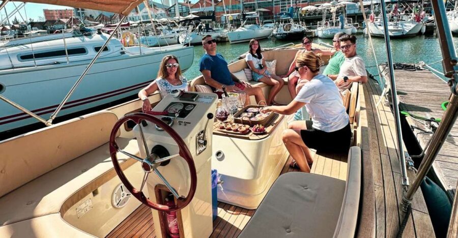 Lisbon: Relax in the Waves - Open Bar and Snacks at Sunset - Boat comfort and how it changes what you see