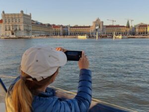 Lisbon: Scenic Day & Sunset Boat Tour with a Drink - From Praça do Comércio to Lisbon’s riverfront core