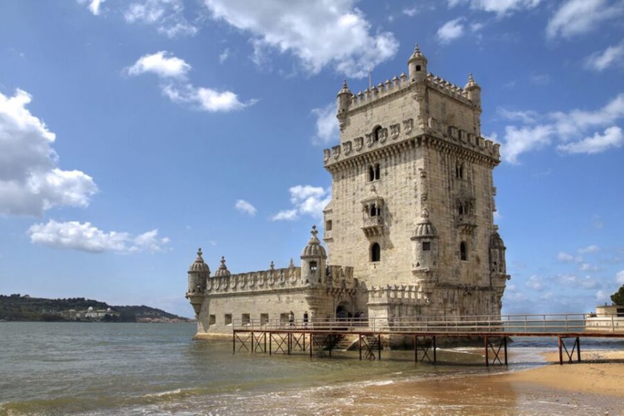 Lisbon & Sintra: Full-Day Private Tour - Sintra’s Mountain Approach and Pena Palace’s Color Moment