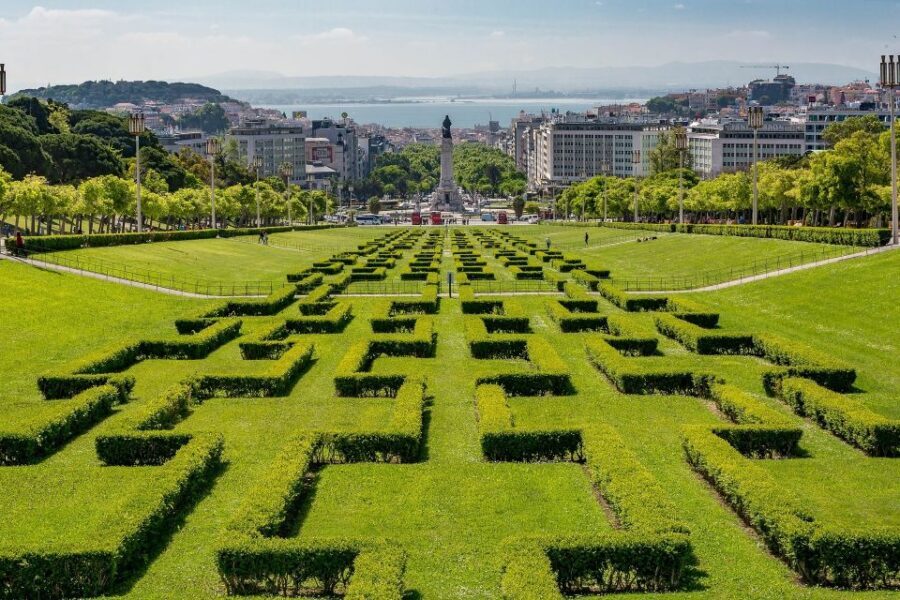 Lisbon & Sintra: Full-Day Private Tour - Lisbon Photo Stops That Set the Tone Fast: Eduardo VII, Rossio, Avenue da Liberdade