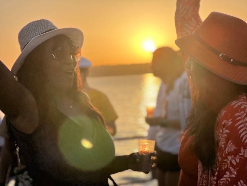 Lisbon: Splash Boat Party the only all inclusive party + SUP - Key highlights