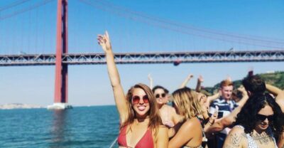 Lisbon: Splash Boat Party the only all inclusive party + SUP - Price check: what you get for $78