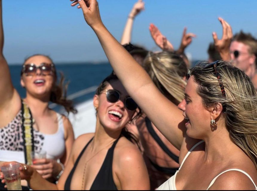 Lisbon: Splash Boat Party the only all inclusive party + SUP - Onboard BBQ and the easiest food win