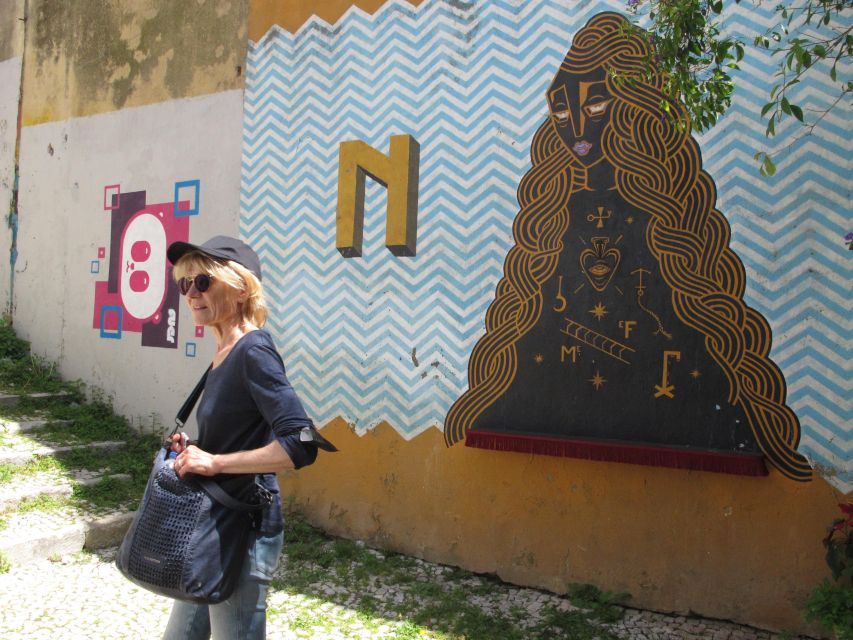 Lisbon Street Art Tour - Pastel de nata or ginginha: the included Lisbon taste break