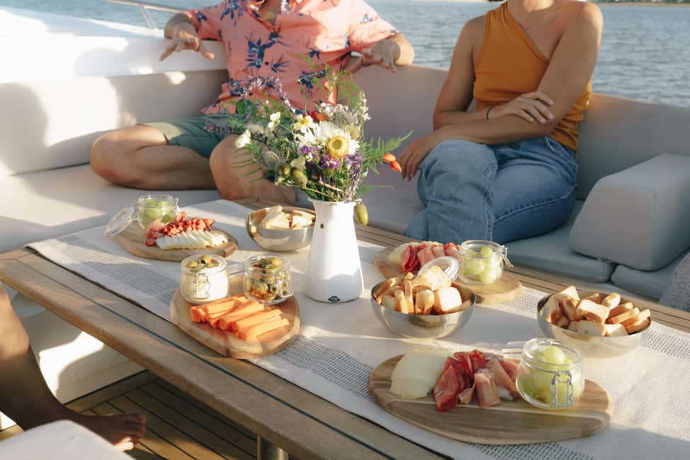 Lisbon: Sunset Boat Tour with Snacks & Drinks - Why the Tejo River sunset beats the promenade view