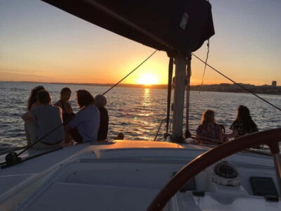 Lisbon: Sunset Catamaran Cruise with Drinks - Boarding at Doca do Espanhol: Blue Skipper Café and Getting Settled