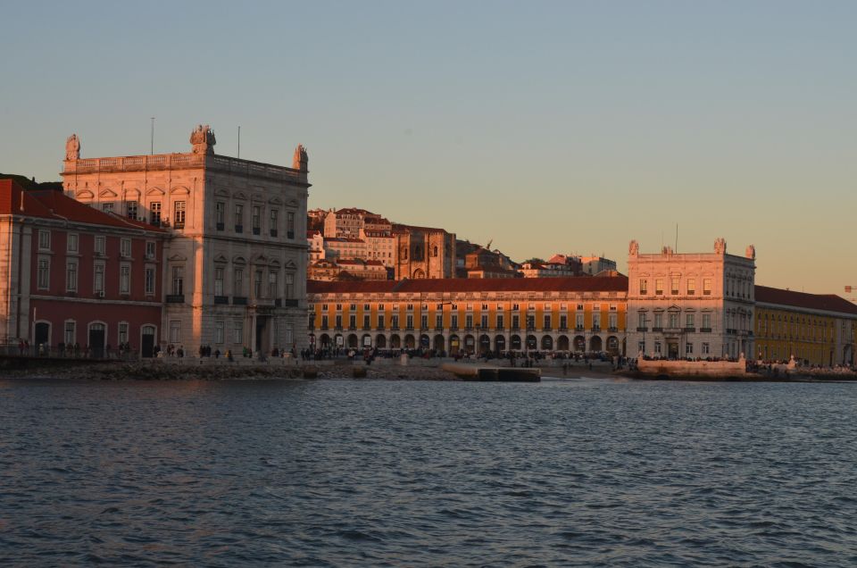 Lisbon Sunset Group Boat Tour - Meeting at Doca de Alcântara (Door 2): the logistics that keep stress low