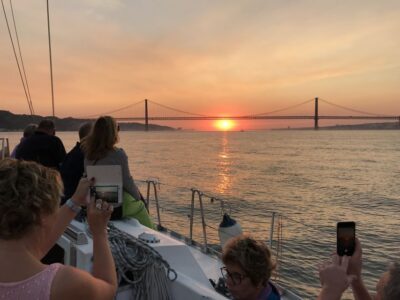 Lisbon: Sunset Sailing Cruise with Wine - The 2-hour flow: gentle sailing, real photo time, and a relaxed pace