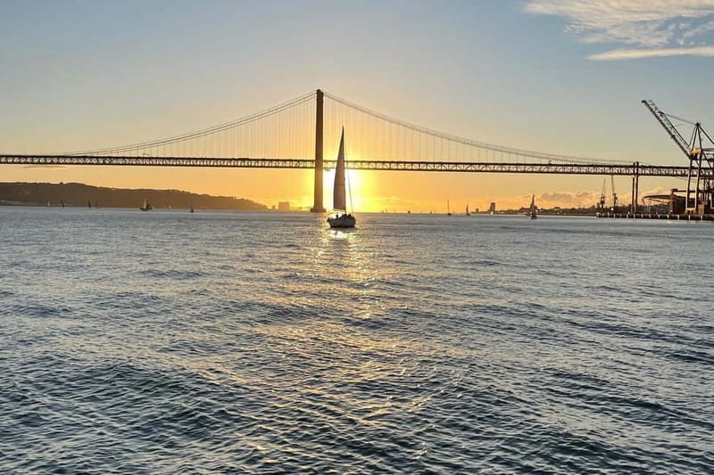 Lisbon: Sunset Sailing with Local Wine & Stunning Views - São Jorge Castle, Lisbon Cathedral, and Alfama: The Old-Town Layering