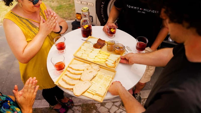 LISBON SUNSET TO NIGHT in Vintage Jeep with FOOD & DRINKS - Key things to love about this Lisbon jeep night tour