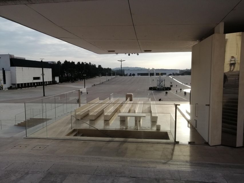 Lisbon to Fátima, Nazaré, and Óbidos, Full-Day Private Tour - Nazaré: panoramic Atlantic views and the surf legend