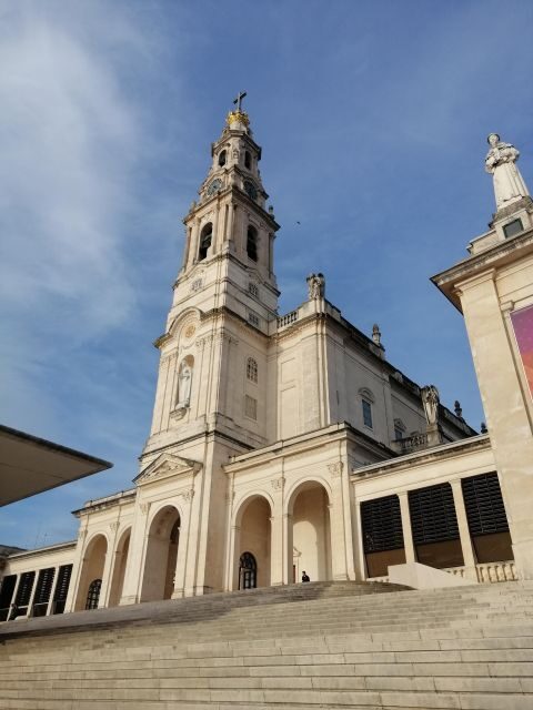 Lisbon to Fátima, Nazaré, and Óbidos, Full-Day Private Tour - Pickup to drop-off: the private SUV experience