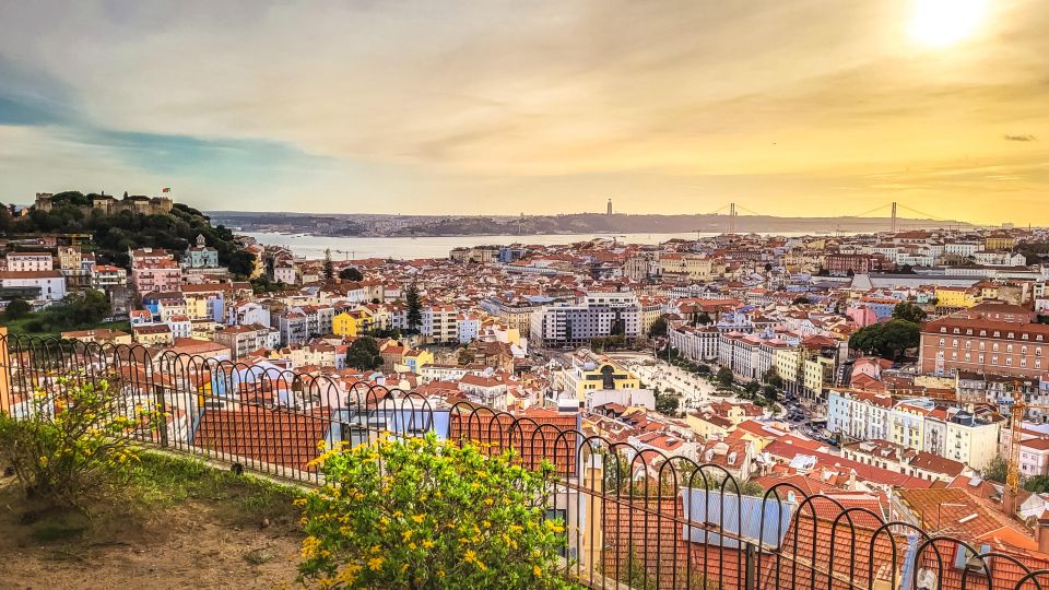 Lisbon tour Oldtown & Viewpoints on a tuktuk! - Miradouro da Senhora do Monte: 180 degrees and a conquest story
