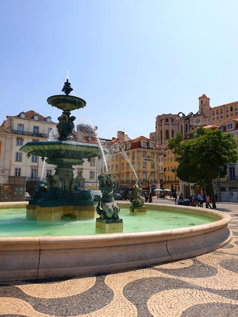 Lisbon: Tuk Tuk 2H Tour Lisbon with a Old Timer - Teatro Romano Museum: the Roman thread inside old Lisbon