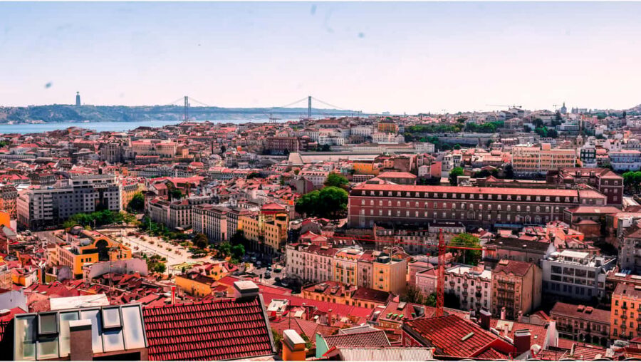 Lisbon: Tuk-Tuk Tour Historical Alfama old town private tour - São Vicente and Santa Engracia: culture stops that add variety