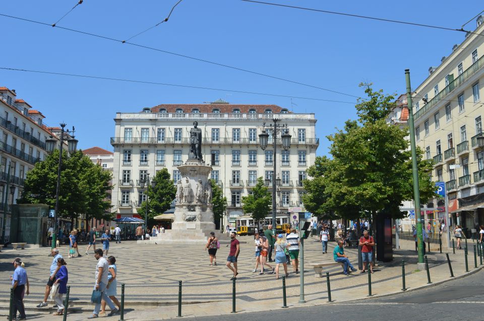 Lisbon: Walking Tour in the Center (Max 12 Participants) - Alfama viewpoint over the Tagus: the moment Lisbon opens up