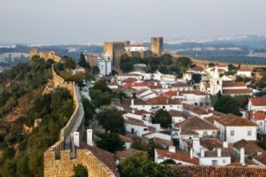 Lisbona: Tour a Fátima, Óbidos e Nazaré - Lisbon pickup point and the small-group minibus advantage