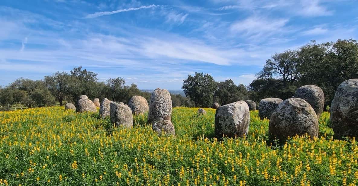 Montemor-o-Novo or Évora: One-Day Tour of Megaliths - Santiago do Escoural: lunch that grounds the day