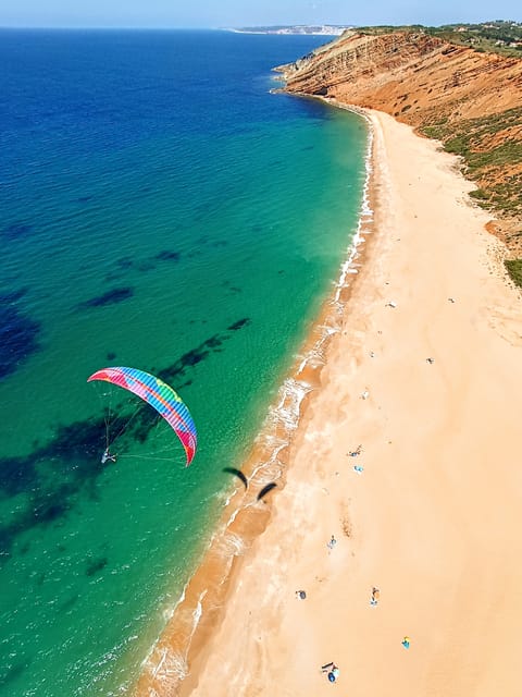 Nazare: Paragliding tandem flight - Small group flights: why group size helps your flight