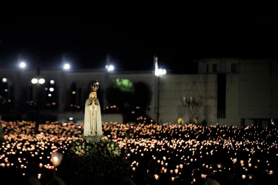Night Trip to Fátima + Candlelight Procession - Getting to Fátima from Lisbon with a minibus you can actually manage