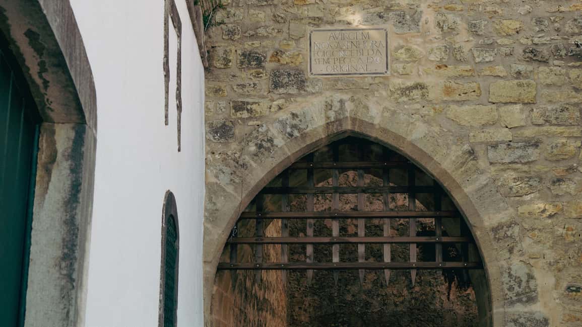Óbidos: Explore The Queen's jewel with a local guide - Ginja tasting: more than a sugary stop