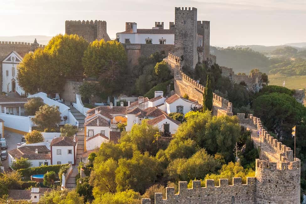 Óbidos: Flexible Walking Tour in Medieval Town - Direita Street: the first layer of Óbidos charm