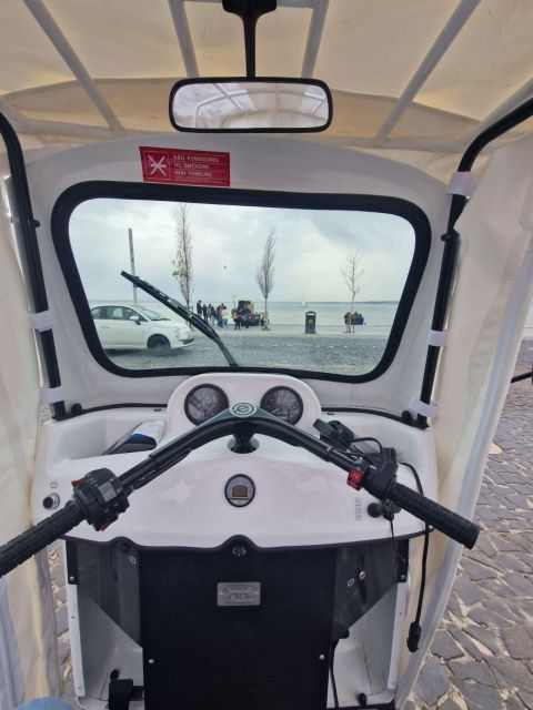 Old town of Lisbon on board of a tuk tuk- 1hour - Booking reality checks: weather, traffic, and when to stay flexible