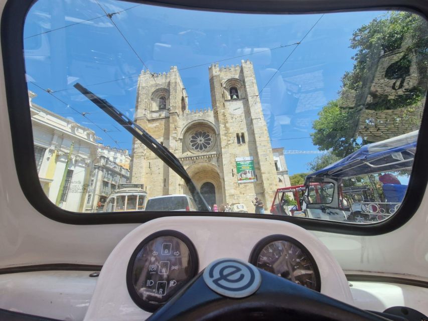 Old town of Lisbon on board of a tuk tuk- 1hour - Practical rhythm: how to make the most of just 60 minutes