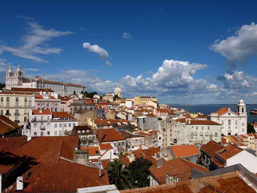 Old town of Lisbon on board of a tuk tuk- 1hour - Lisbon Cathedral plus Roman clues: a tight history lesson with views