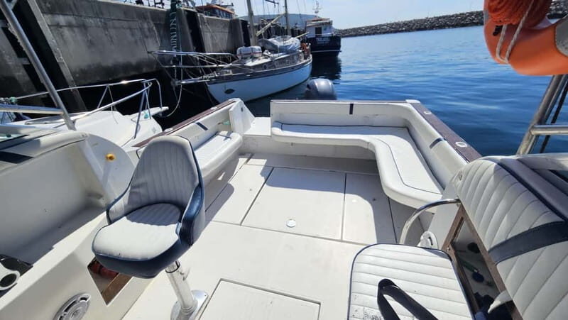 Passeio de Barco em Sesimbra (Publico/Compartilhado) - Where Your Sesimbra Boat Trip Begins: Clube Naval to the Pontoon