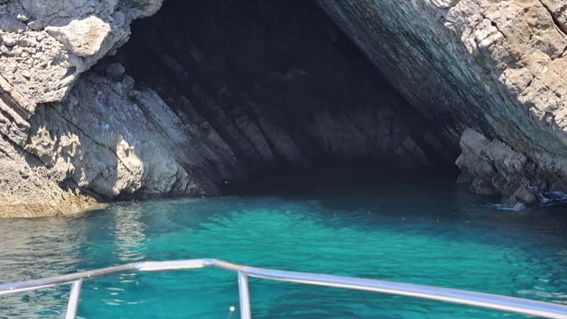Passeio de Barco em Sesimbra (Publico/Compartilhado) - Ribeiro do Cavalo: Golden Sand + Snorkel-Friendly Water Time
